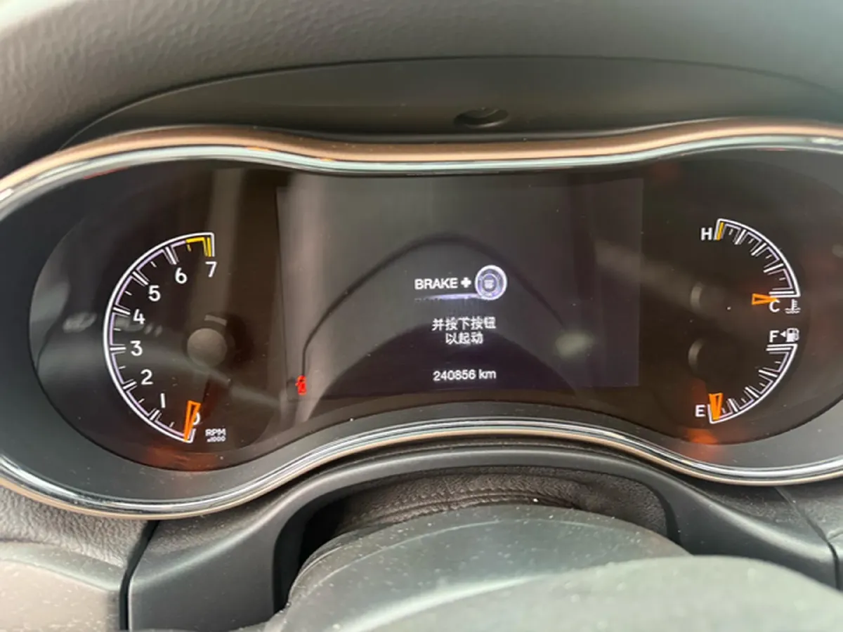 2016 Jeep Grand Cherokee 3.0L 234HP V6 8AT,autocango,china used car exporter,china ev exporter,chinese used car exporter,chinese used ev exporter