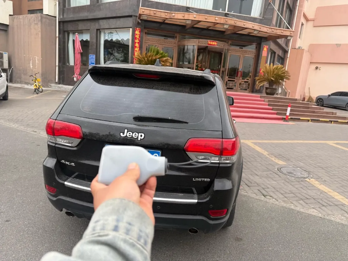 2016 Jeep Grand Cherokee 3.0L 234HP V6 8AT,autocango,china used car exporter,china ev exporter,chinese used car exporter,chinese used ev exporter