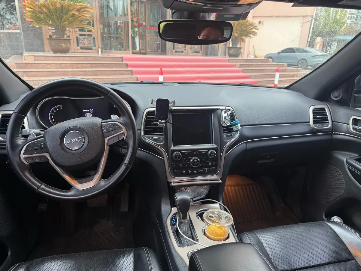 2016 Jeep Grand Cherokee 3.0L 234HP V6 8AT,autocango,china used car exporter,china ev exporter,chinese used car exporter,chinese used ev exporter