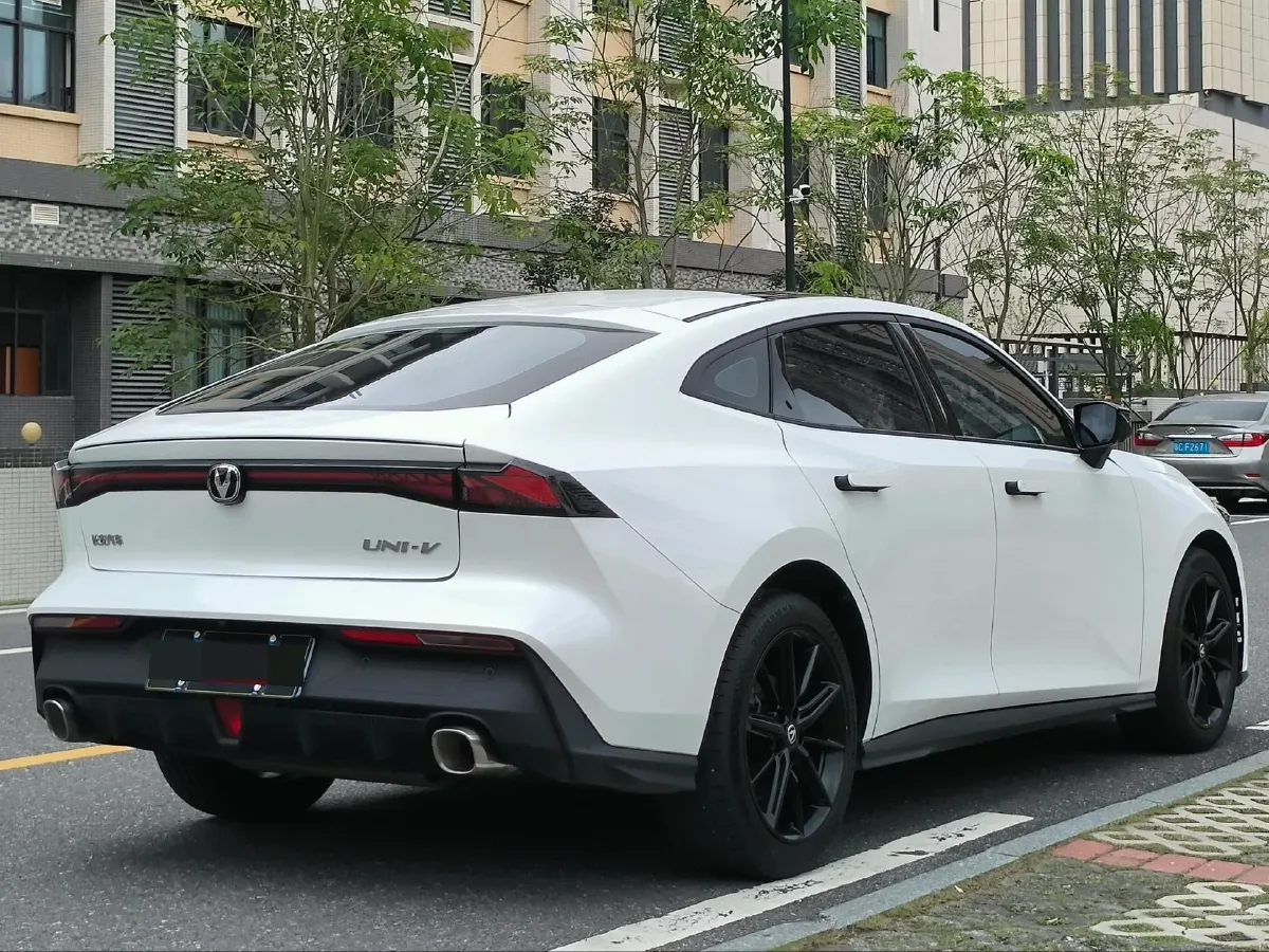 2023 ChangAn UNI-V 1.5T 188HP L4 7DCT,autocango,china used car exporter,china ev exporter,chinese used car exporter,chinese used ev exporter