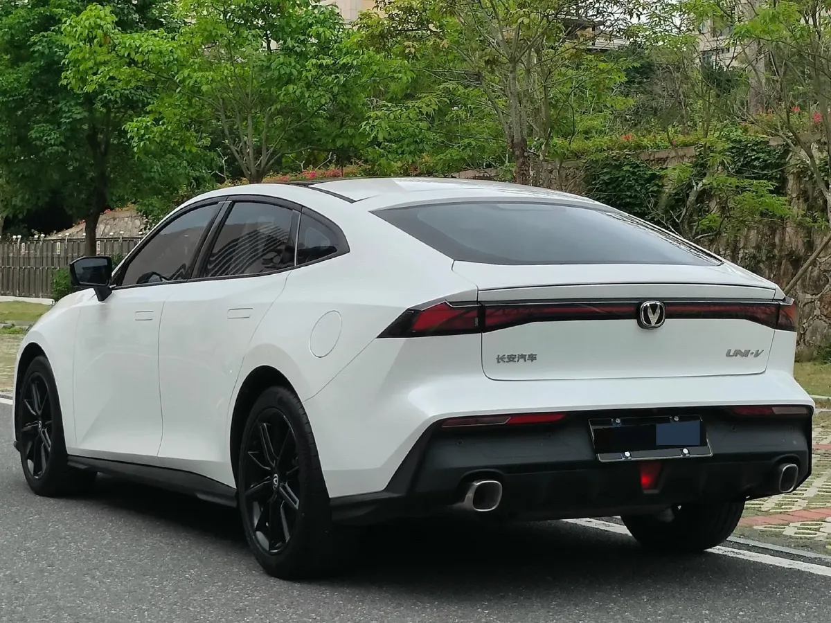 2023 ChangAn UNI-V 1.5T 188HP L4 7DCT,autocango,china used car exporter,china ev exporter,chinese used car exporter,chinese used ev exporter