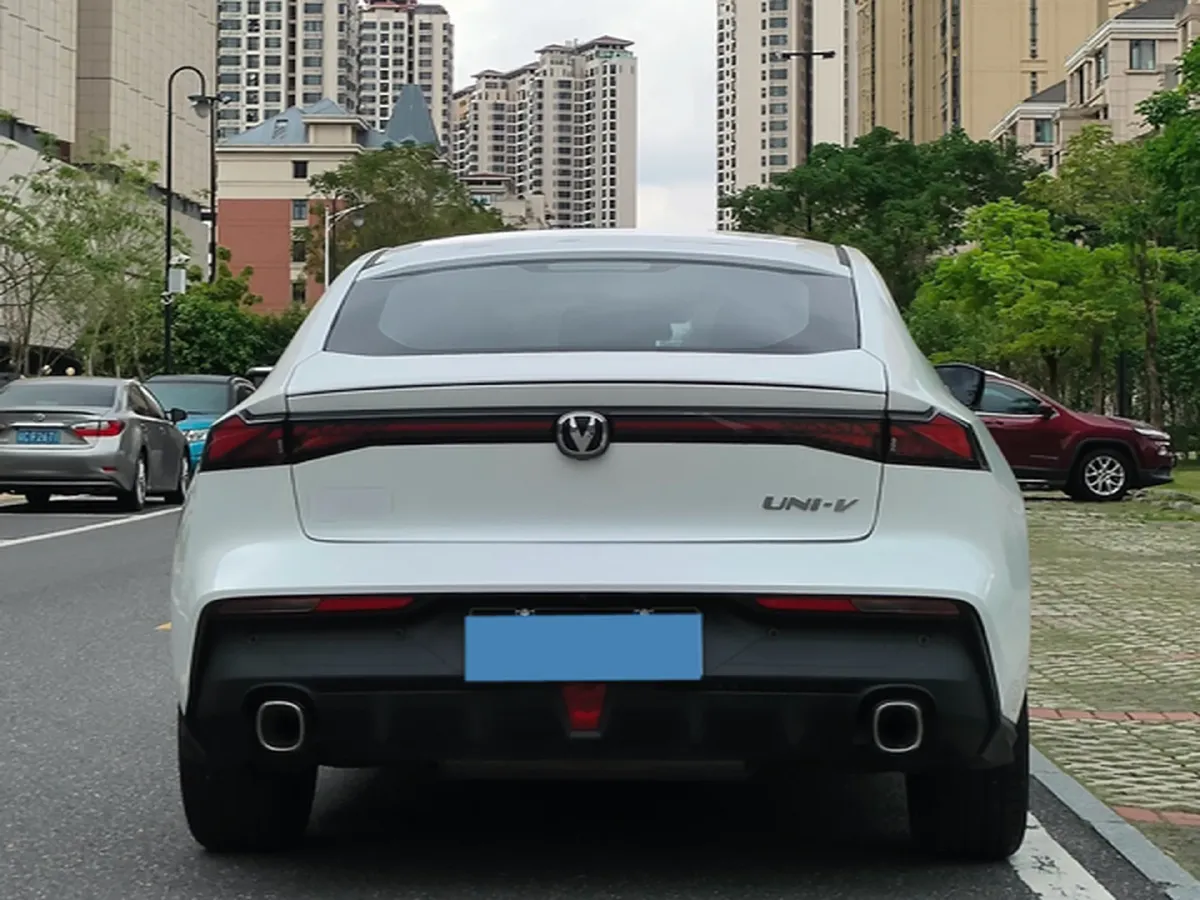 2023 ChangAn UNI-V 1.5T 188HP L4 7DCT,autocango,china used car exporter,china ev exporter,chinese used car exporter,chinese used ev exporter