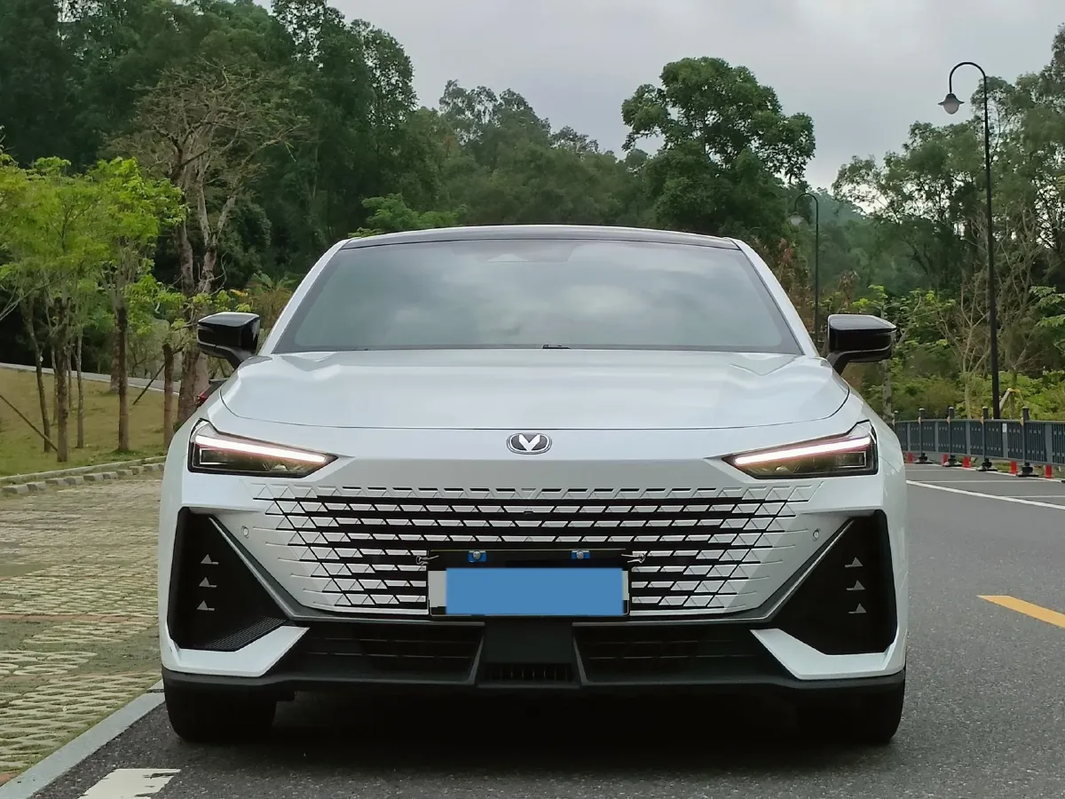 2023 ChangAn UNI-V 1.5T 188HP L4 7DCT,autocango,china used car exporter,china ev exporter,chinese used car exporter,chinese used ev exporter