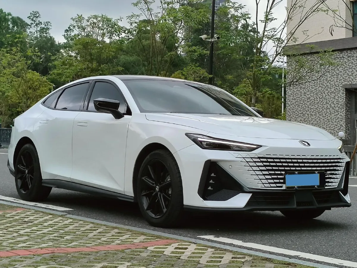 2023 ChangAn UNI-V 1.5T 188HP L4 7DCT,autocango,china used car exporter,china ev exporter,chinese used car exporter,chinese used ev exporter