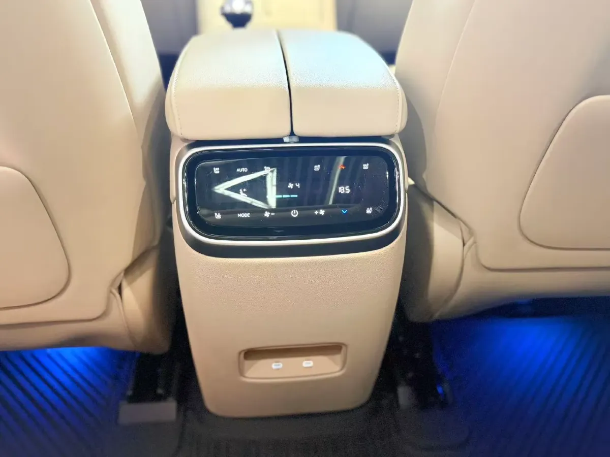 2024 AITO AITO M7 1.5T 152HP L4 REEV 40KWH,autocango,china used car exporter,china ev exporter,chinese used car exporter,chinese used ev exporter