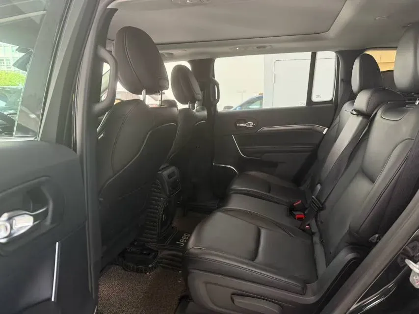 2018 Jeep Grand Commander 2.0T 265HP L4 9AT,autocango,china used car exporter,china ev exporter,chinese used car exporter,chinese used ev exporter