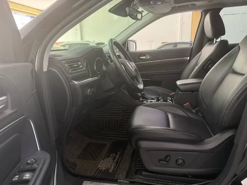 2018 Jeep Grand Commander 2.0T 265HP L4 9AT,autocango,china used car exporter,china ev exporter,chinese used car exporter,chinese used ev exporter