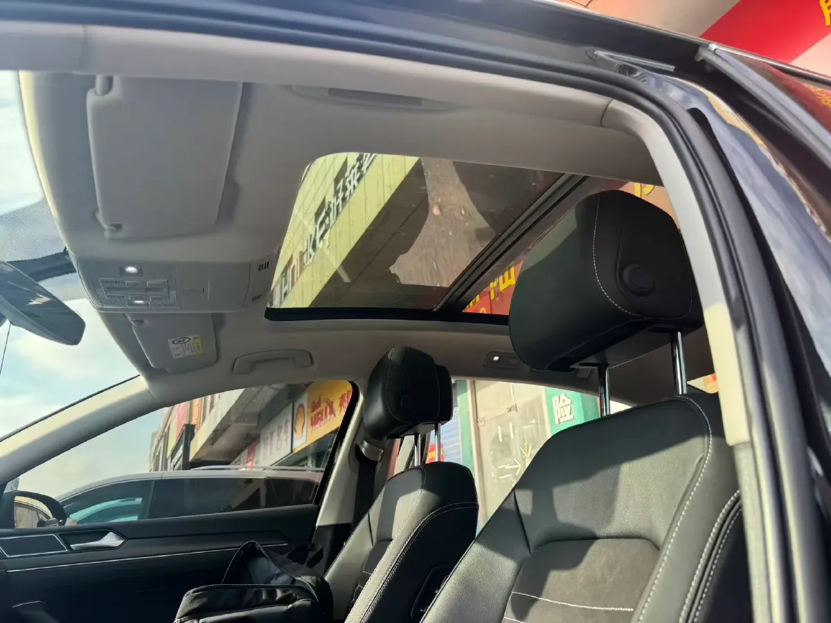 2020 Volkswagen Magotan 2.0T 186HP L4 7DCT,autocango,china used car exporter,china ev exporter,chinese used car exporter,chinese used ev exporter