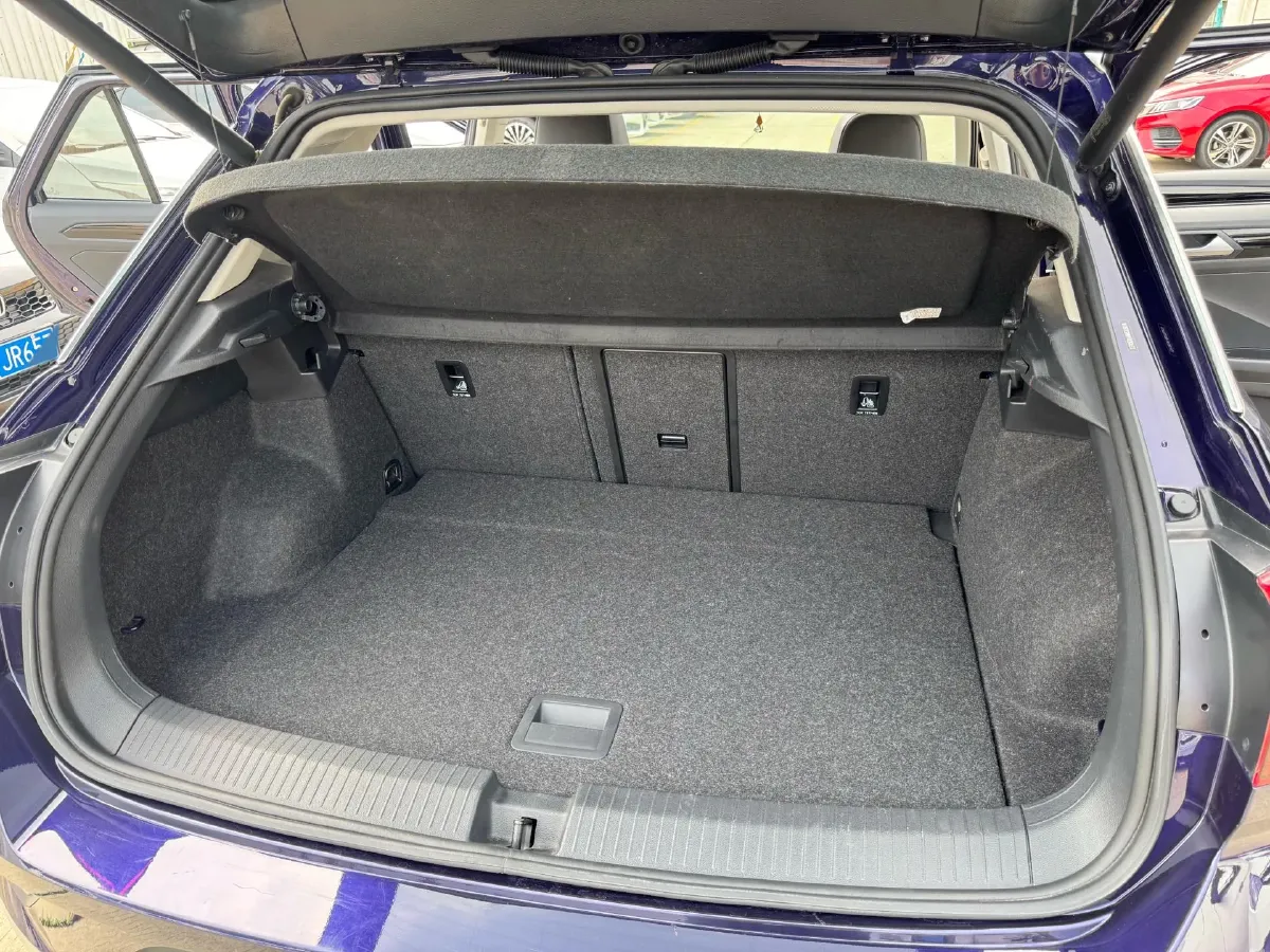 2022 Volkswagen T-Roc 1.4T 150HP L4 7DCT,autocango,china used car exporter,china ev exporter,chinese used car exporter,chinese used ev exporter