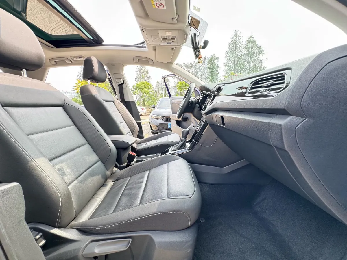 2022 Volkswagen T-Roc 1.4T 150HP L4 7DCT,autocango,china used car exporter,china ev exporter,chinese used car exporter,chinese used ev exporter