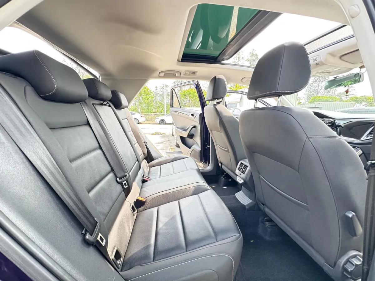 2022 Volkswagen T-Roc 1.4T 150HP L4 7DCT,autocango,china used car exporter,china ev exporter,chinese used car exporter,chinese used ev exporter