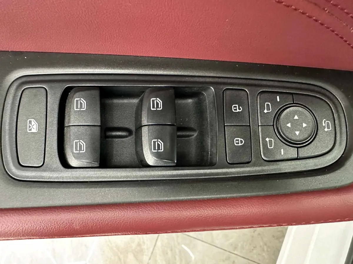 2023 ChangAn Oshan X7 Plus 1.5T 188HP L4 7DCT,autocango,china used car exporter,china ev exporter,chinese used car exporter,chinese used ev exporter