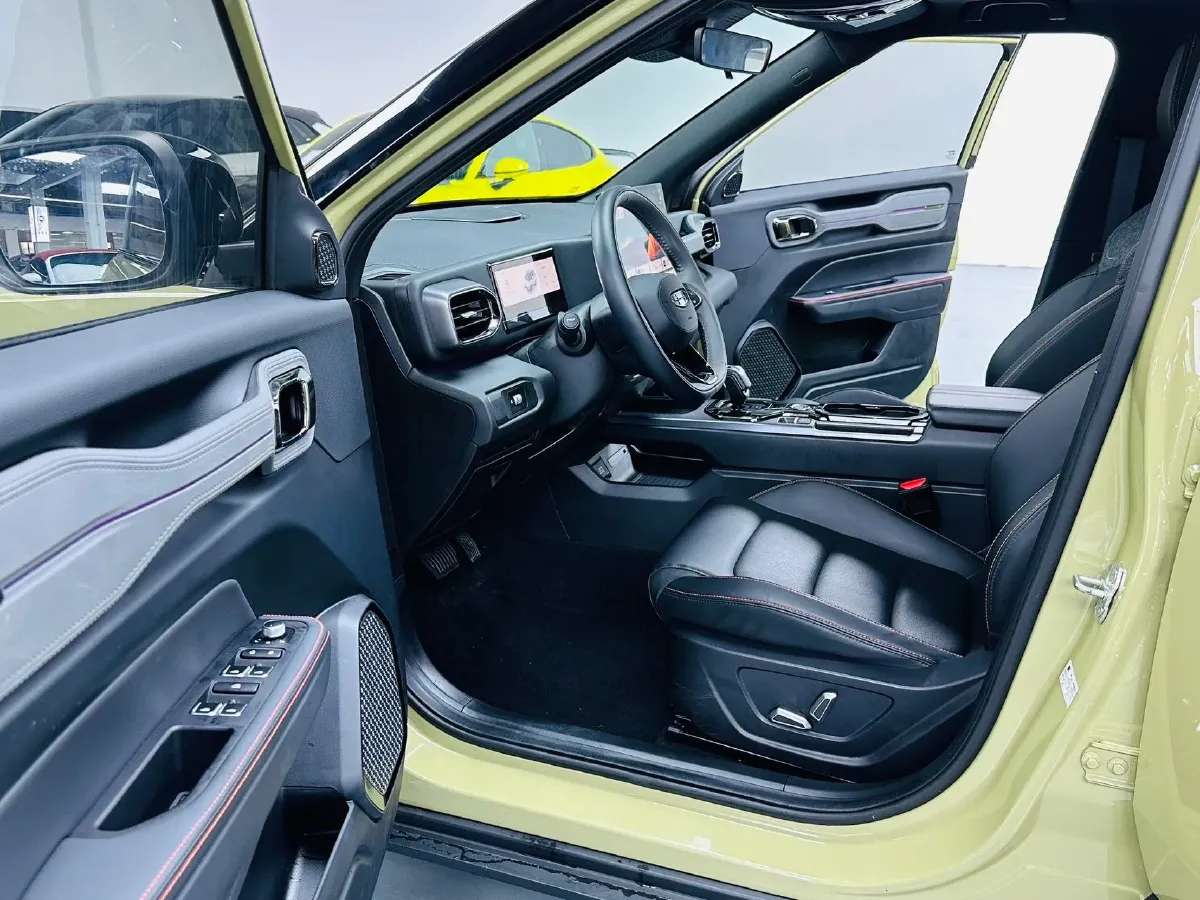 2025 Geely Cowboy 1.5T 181HP L4 7DCT,autocango,china used car exporter,china ev exporter,chinese used car exporter,chinese used ev exporter