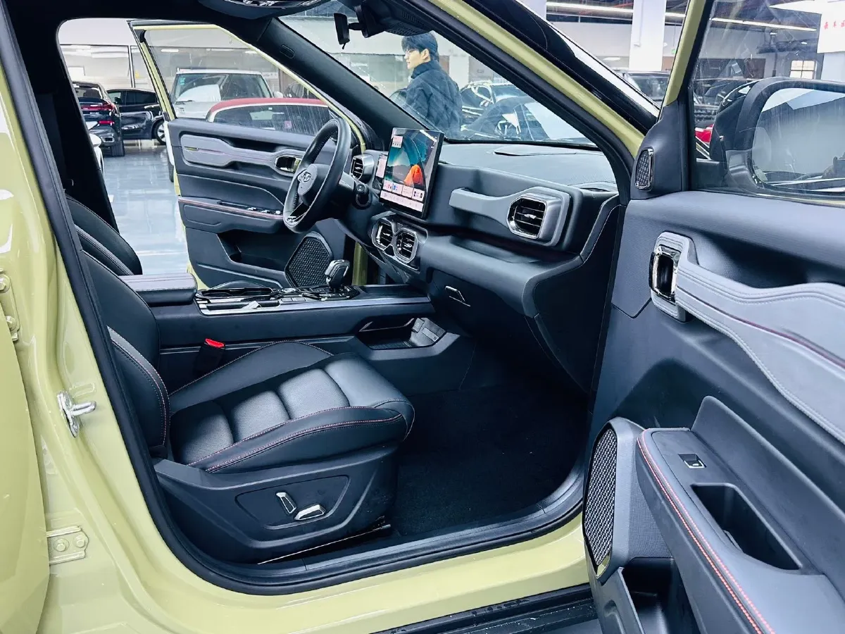 2025 Geely Cowboy 1.5T 181HP L4 7DCT,autocango,china used car exporter,china ev exporter,chinese used car exporter,chinese used ev exporter