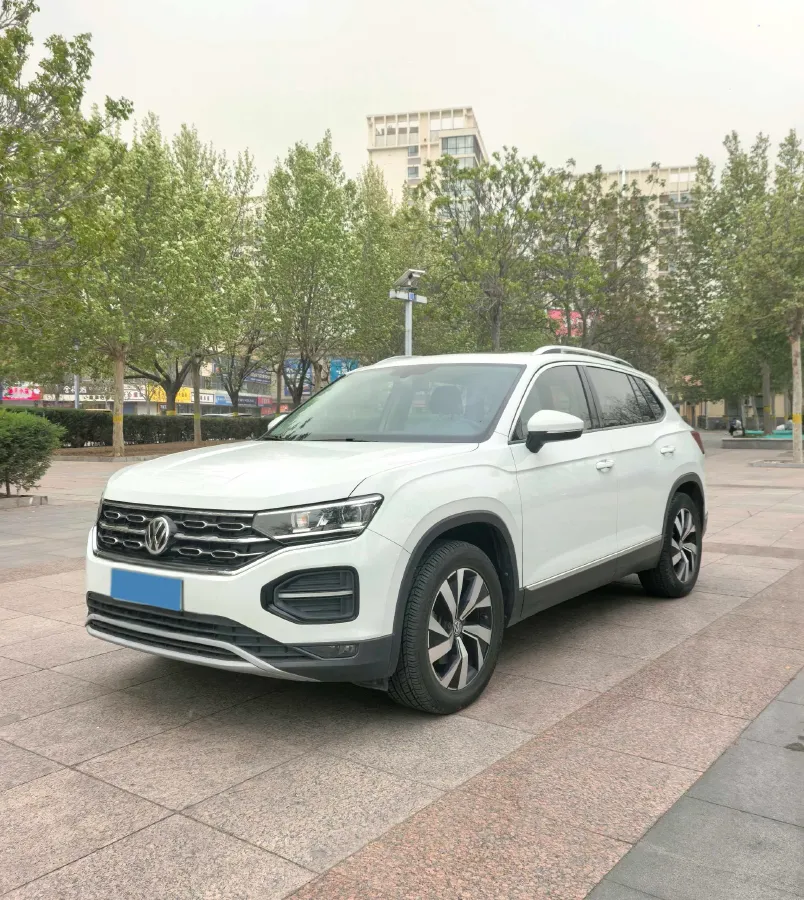 2019 Jeep Cherokee 2.0T 234HP L4 9AT,autocango,china used car exporter,china ev exporter,chinese used car exporter,chinese used ev exporter