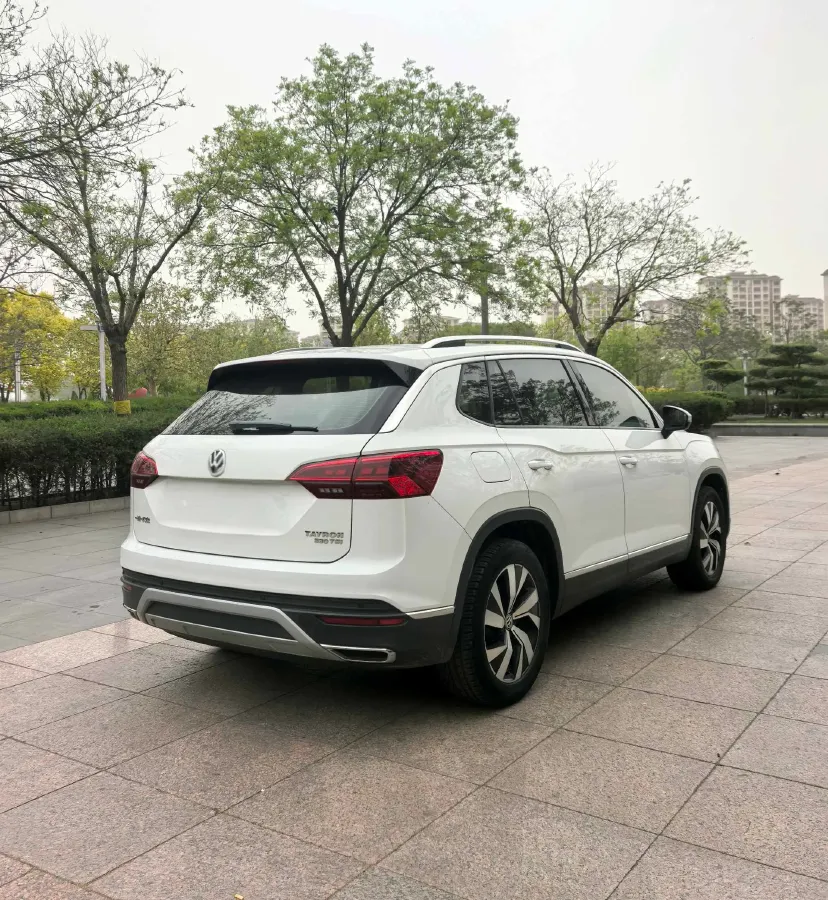 2019 Jeep Cherokee 2.0T 234HP L4 9AT,autocango,china used car exporter,china ev exporter,chinese used car exporter,chinese used ev exporter