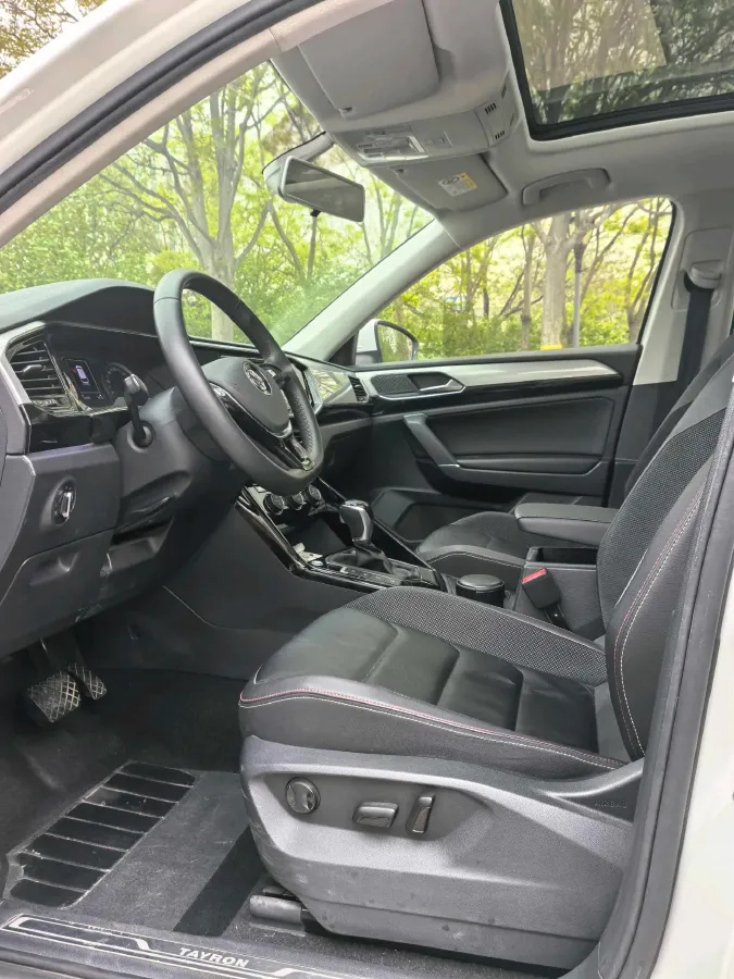 2019 Jeep Cherokee 2.0T 234HP L4 9AT,autocango,china used car exporter,china ev exporter,chinese used car exporter,chinese used ev exporter