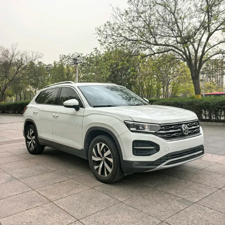 2019 Jeep Cherokee 2.0T 234HP L4 9AT,autocango,china used car exporter,china ev exporter,chinese used car exporter,chinese used ev exporter