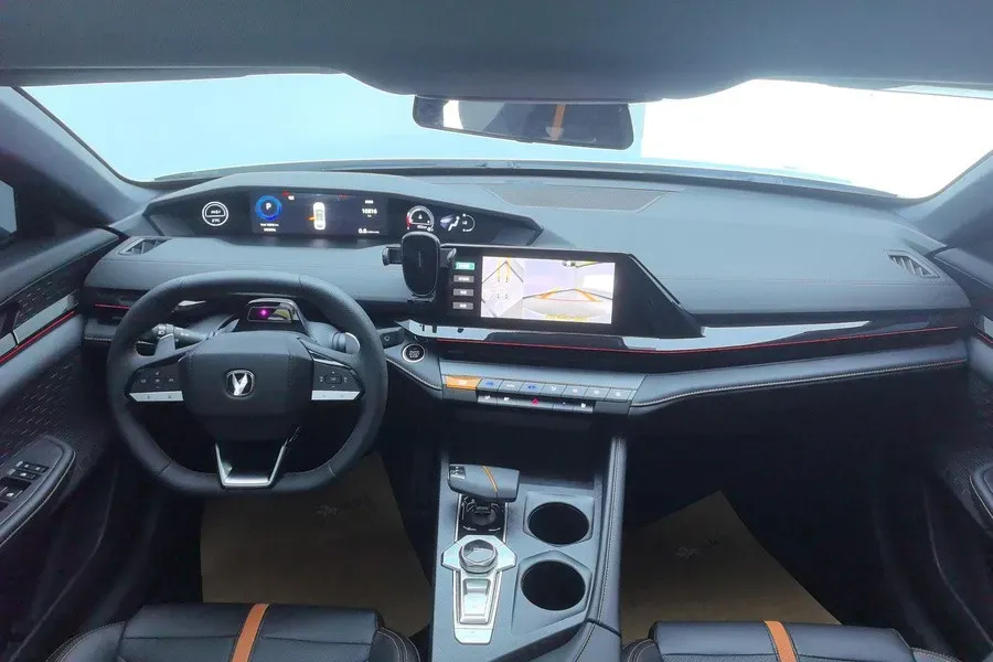 2024 ChangAn UNI-V 1.5T 188HP L4 7DCT,autocango,china used car exporter,china ev exporter,chinese used car exporter,chinese used ev exporter