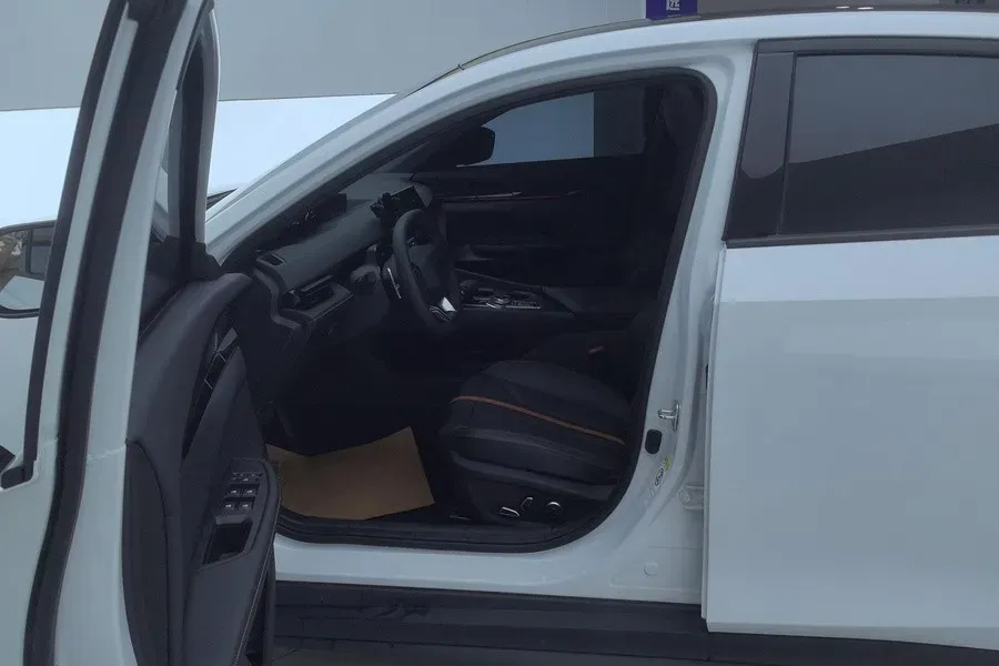 2024 ChangAn UNI-V 1.5T 188HP L4 7DCT,autocango,china used car exporter,china ev exporter,chinese used car exporter,chinese used ev exporter