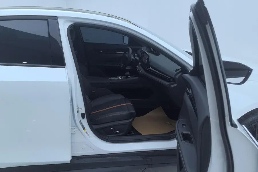 2024 ChangAn UNI-V 1.5T 188HP L4 7DCT,autocango,china used car exporter,china ev exporter,chinese used car exporter,chinese used ev exporter