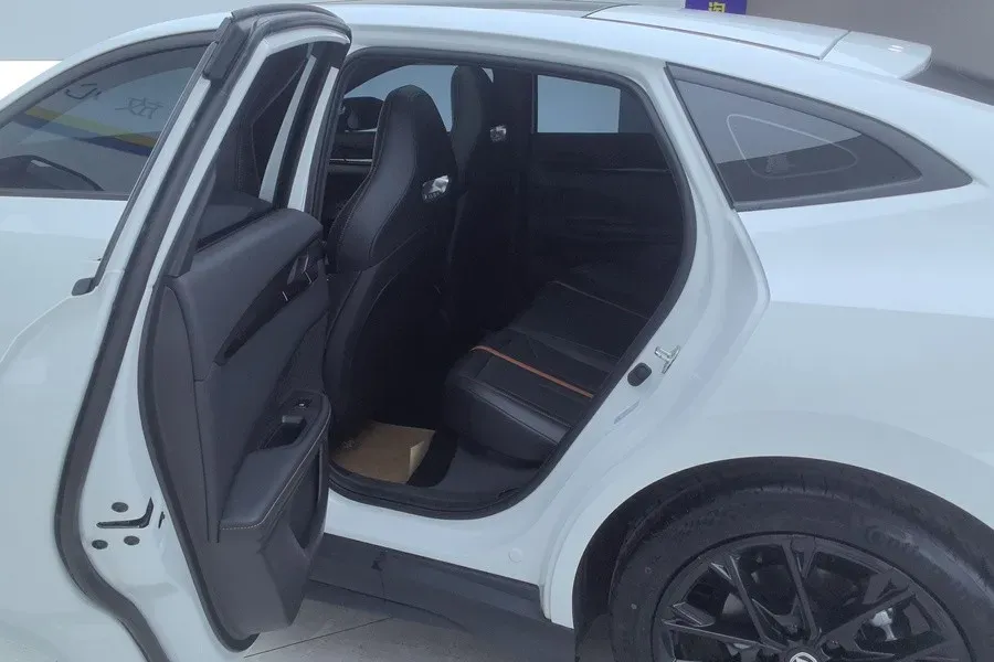 2024 ChangAn UNI-V 1.5T 188HP L4 7DCT,autocango,china used car exporter,china ev exporter,chinese used car exporter,chinese used ev exporter