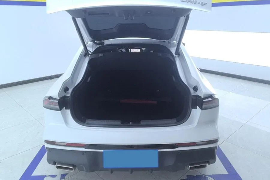 2024 ChangAn UNI-V 1.5T 188HP L4 7DCT,autocango,china used car exporter,china ev exporter,chinese used car exporter,chinese used ev exporter