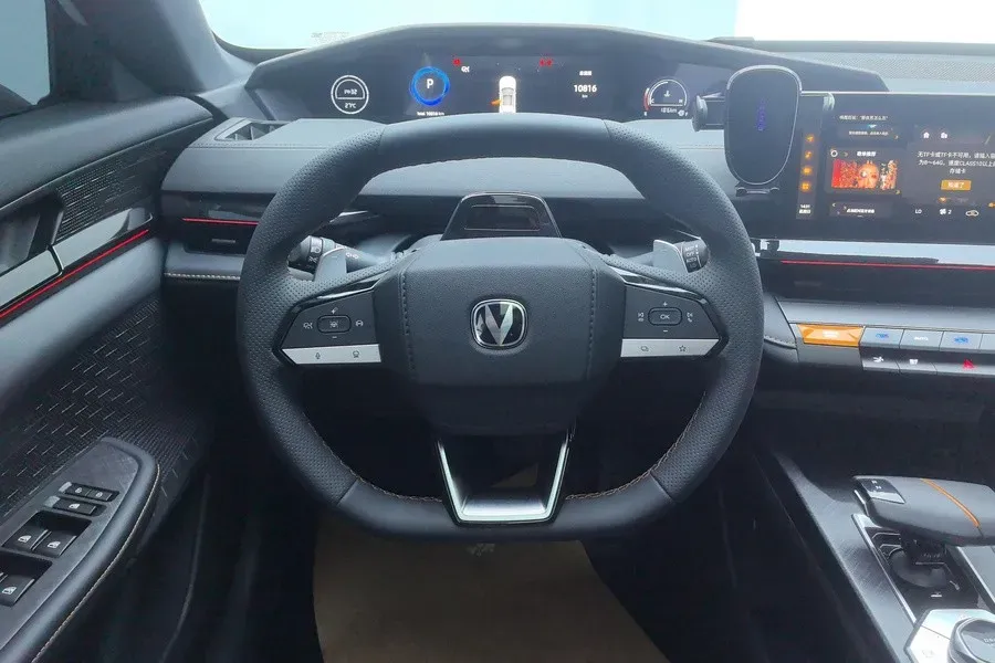 2024 ChangAn UNI-V 1.5T 188HP L4 7DCT,autocango,china used car exporter,china ev exporter,chinese used car exporter,chinese used ev exporter