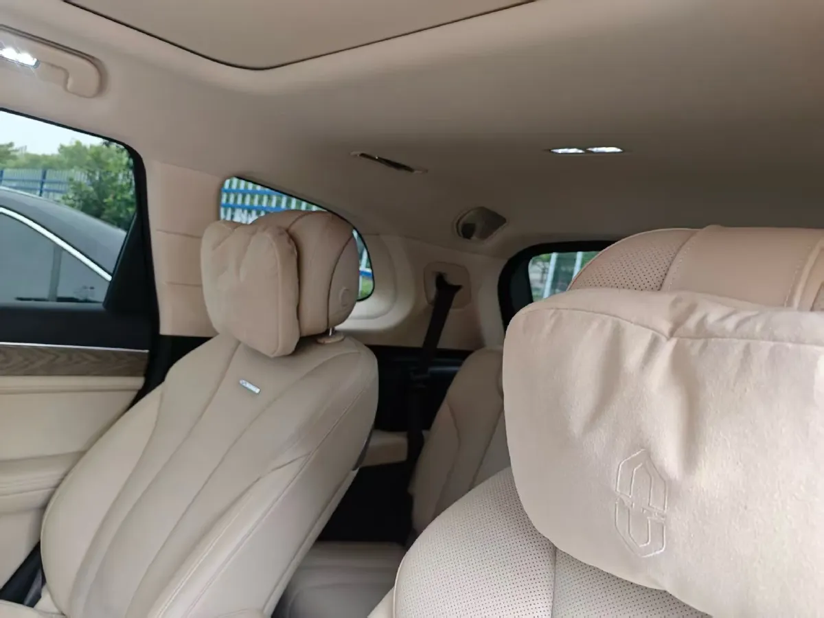 2022 Volvo S60 2.0T 197HP L4 8AT,autocango,china used car exporter,china ev exporter,chinese used car exporter,chinese used ev exporter