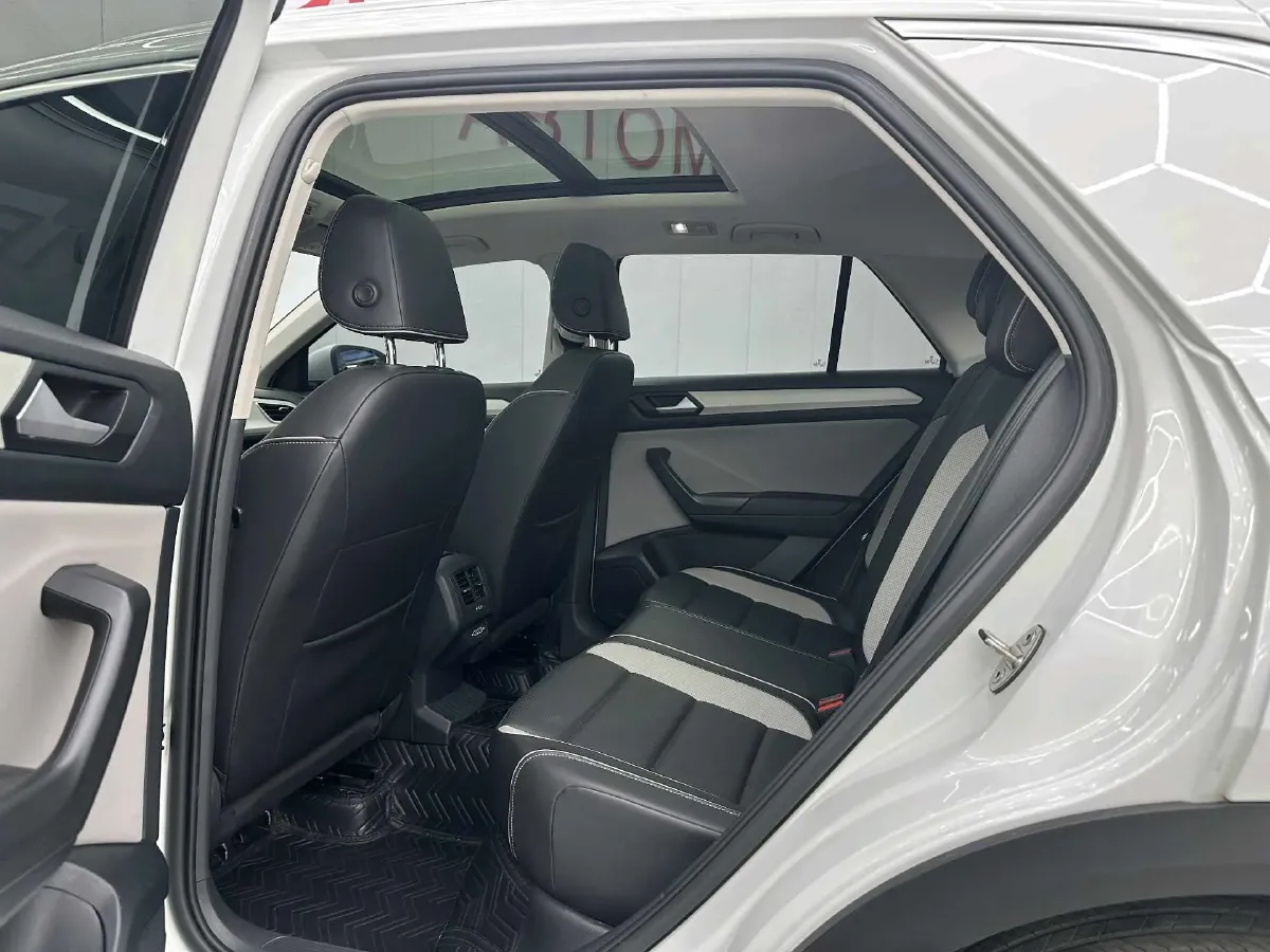 2023 Volkswagen T-Roc 1.4T 150HP L4 7DCT,autocango,china used car exporter,china ev exporter,chinese used car exporter,chinese used ev exporter
