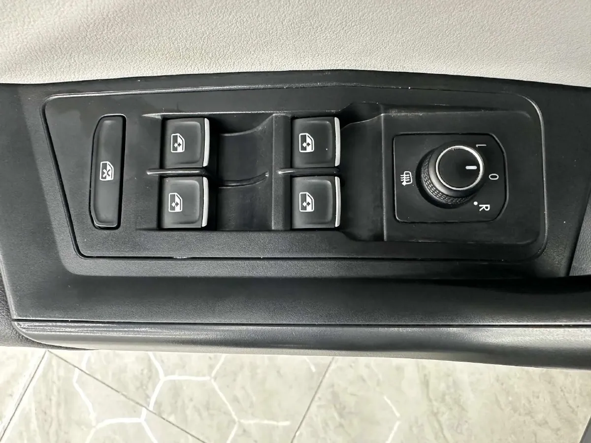 2023 Volkswagen T-Roc 1.4T 150HP L4 7DCT,autocango,china used car exporter,china ev exporter,chinese used car exporter,chinese used ev exporter