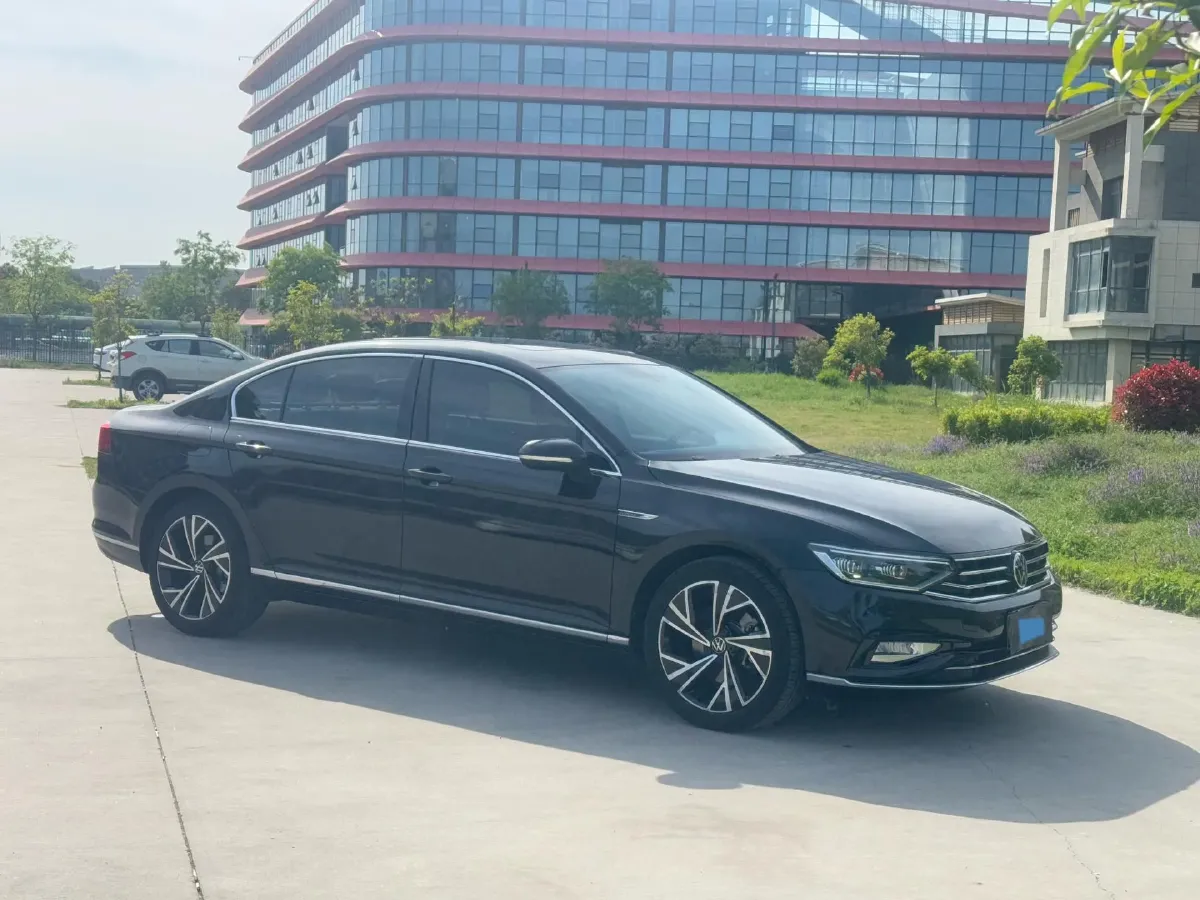 2020 Volkswagen Magotan 2.0T 186HP L4 7DCT,autocango,china used car exporter,china ev exporter,chinese used car exporter,chinese used ev exporter