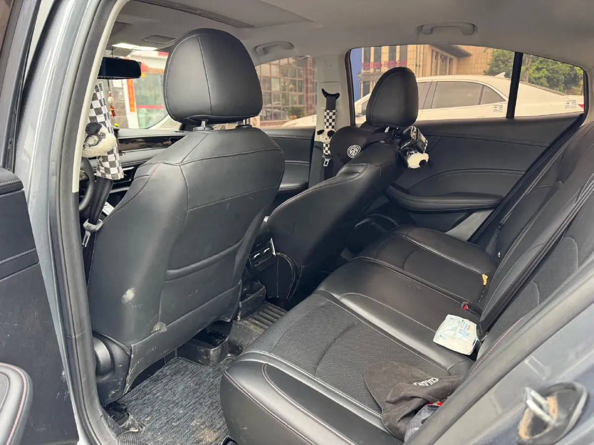 2023 Roewe i5 1.5L 129HP L4 CVT,autocango,china used car exporter,china ev exporter,chinese used car exporter,chinese used ev exporter