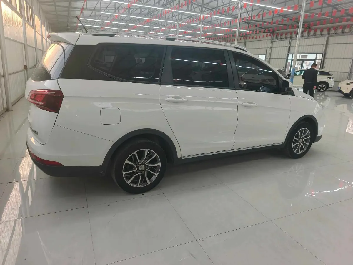 2019 BaoJun 730 1.5L 112HP L4 6MT,autocango,china used car exporter,china ev exporter,chinese used car exporter,chinese used ev exporter