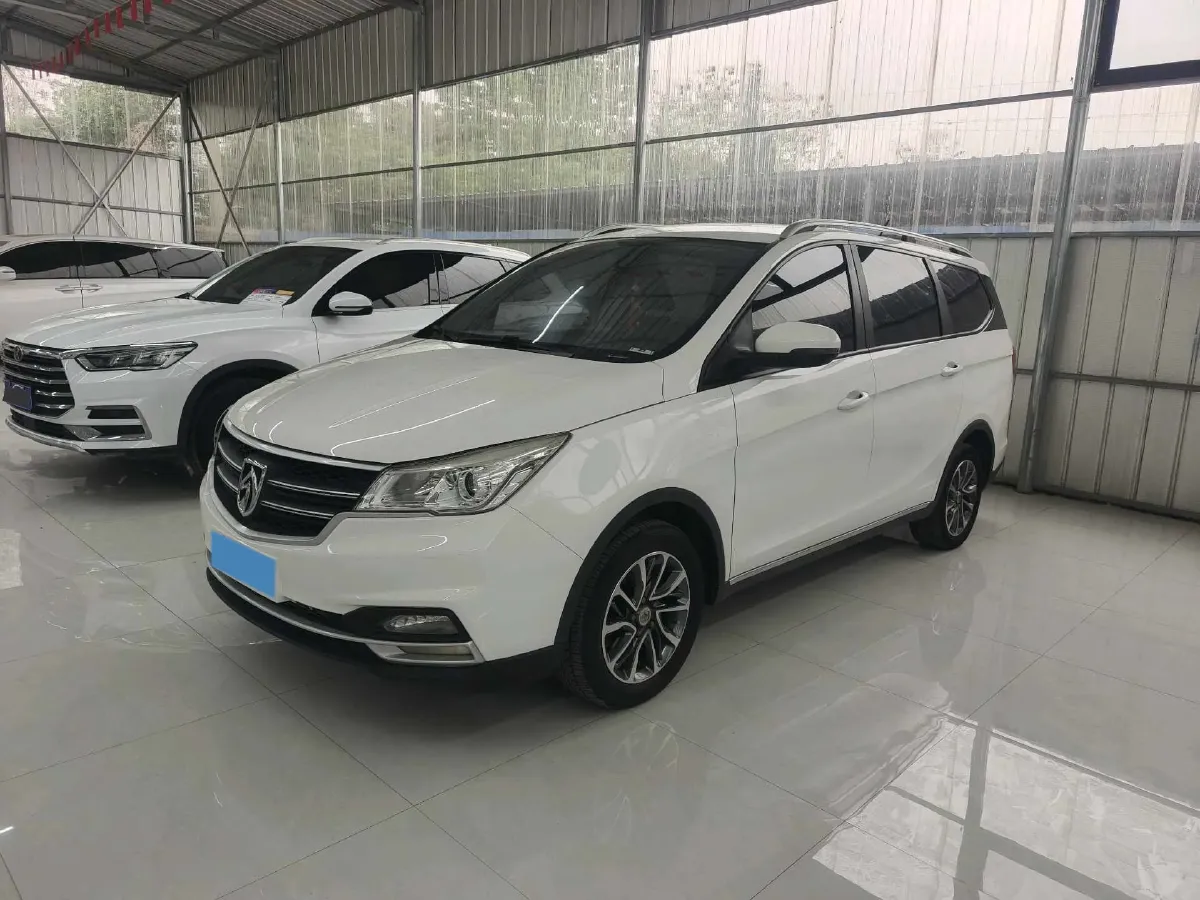 2019 BaoJun 730 1.5L 112HP L4 6MT,autocango,china used car exporter,china ev exporter,chinese used car exporter,chinese used ev exporter