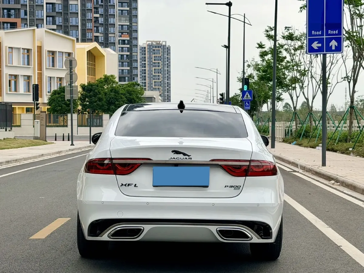 2024 Jaguar XFL 2.0T 300HP L4 8AT,autocango,china used car exporter,china ev exporter,chinese used car exporter,chinese used ev exporter