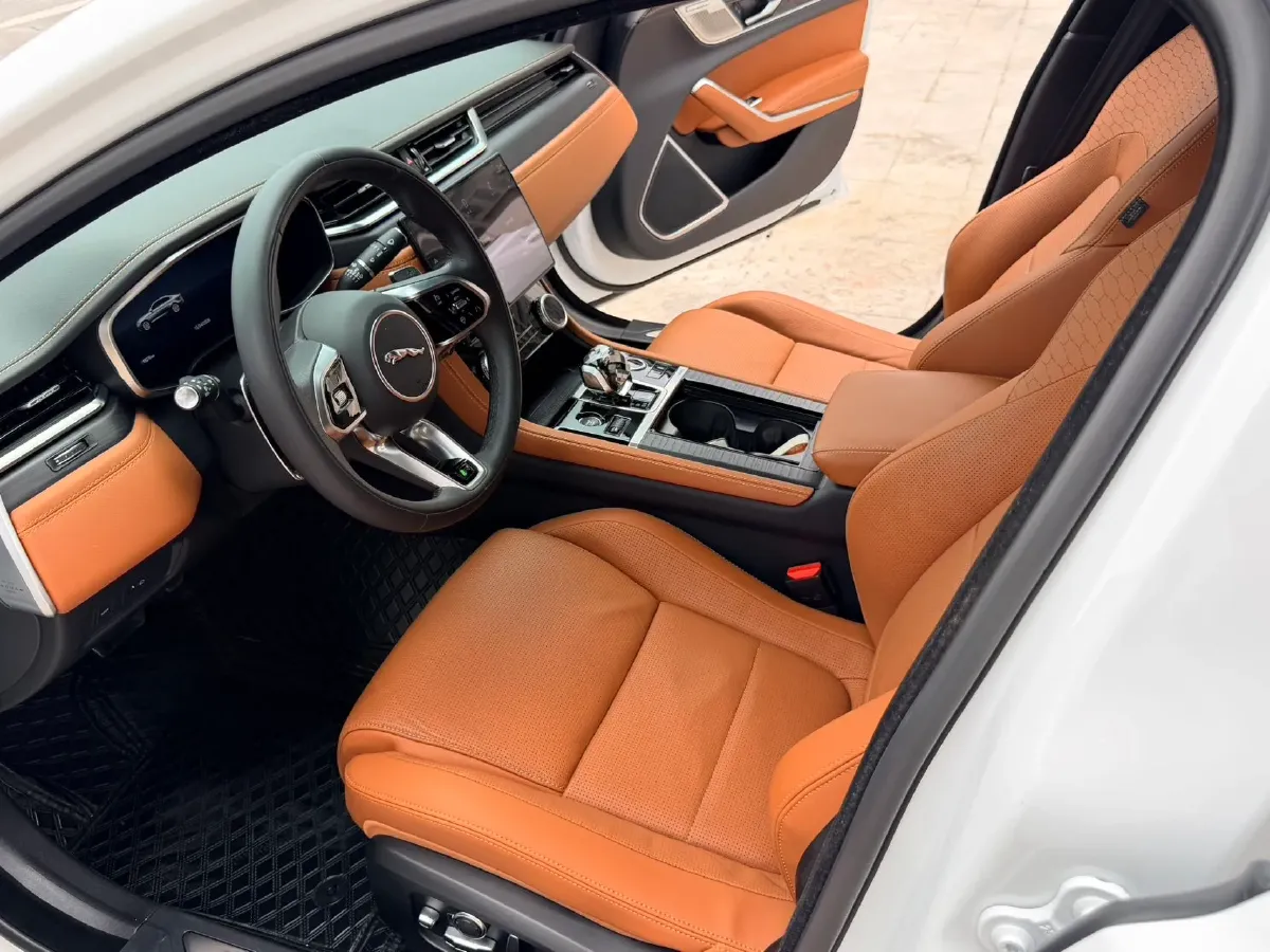 2024 Jaguar XFL 2.0T 300HP L4 8AT,autocango,china used car exporter,china ev exporter,chinese used car exporter,chinese used ev exporter