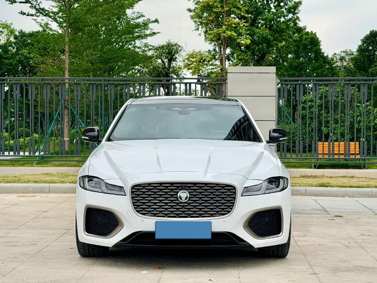2024 Jaguar XFL 2.0T 300HP L4 8AT,autocango,china used car exporter,china ev exporter,chinese used car exporter,chinese used ev exporter