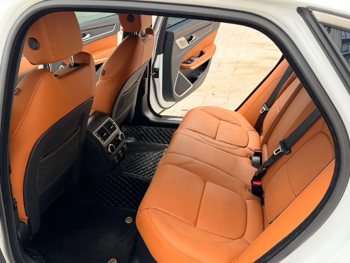 2024 Jaguar XFL 2.0T 300HP L4 8AT,autocango,china used car exporter,china ev exporter,chinese used car exporter,chinese used ev exporter