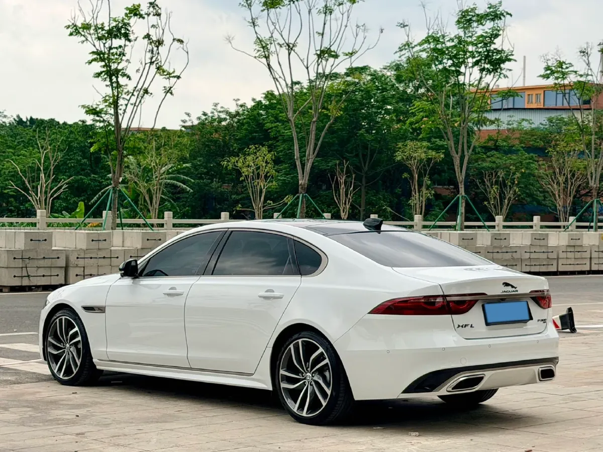 2024 Jaguar XFL 2.0T 300HP L4 8AT,autocango,china used car exporter,china ev exporter,chinese used car exporter,chinese used ev exporter