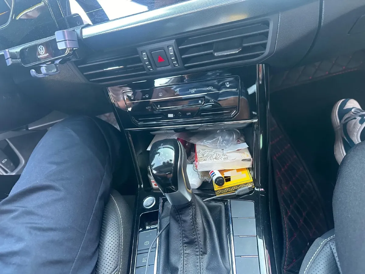 2025 Volkswagen Passat 2.0T 220HP L4 7DCT,autocango,china used car exporter,china ev exporter,chinese used car exporter,chinese used ev exporter