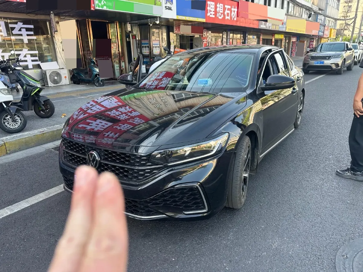 2025 Volkswagen Passat 2.0T 220HP L4 7DCT,autocango,china used car exporter,china ev exporter,chinese used car exporter,chinese used ev exporter