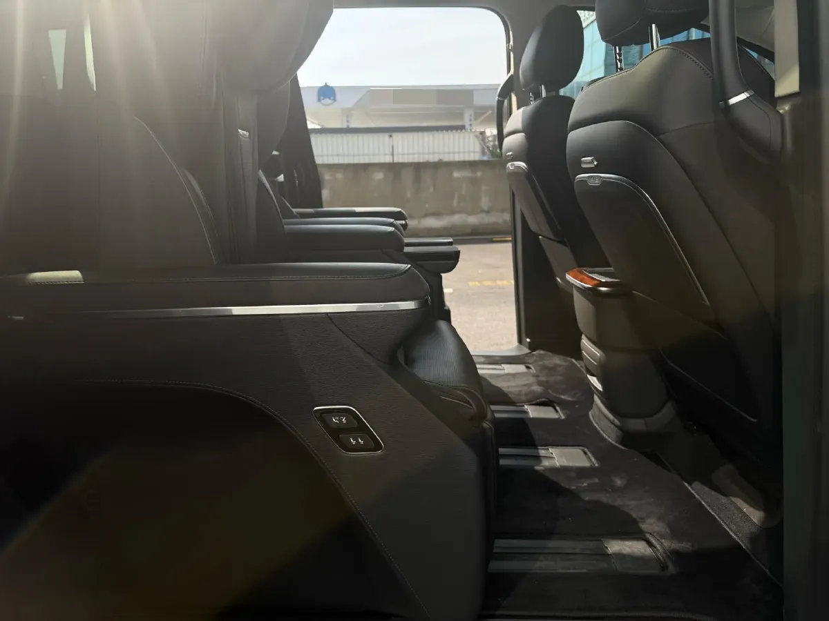 2024 HongQi HQ9 2.0T 163HP L4 1DHT PHEV 20.14KWH,autocango,china used car exporter,china ev exporter,chinese used car exporter,chinese used ev exporter