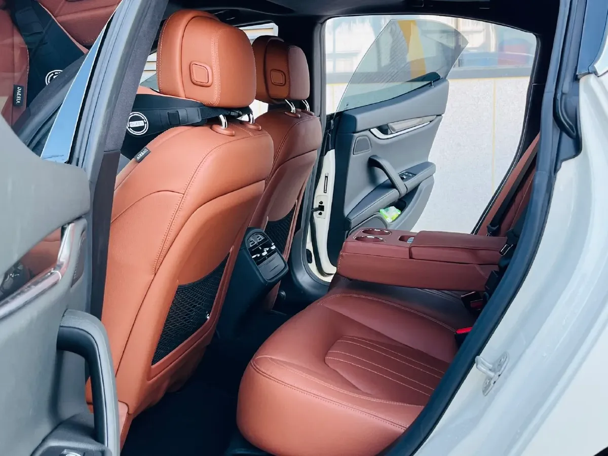 2022 Audi Q7 2.0T 245HP L4 8AT,autocango,china used car exporter,china ev exporter,chinese used car exporter,chinese used ev exporter