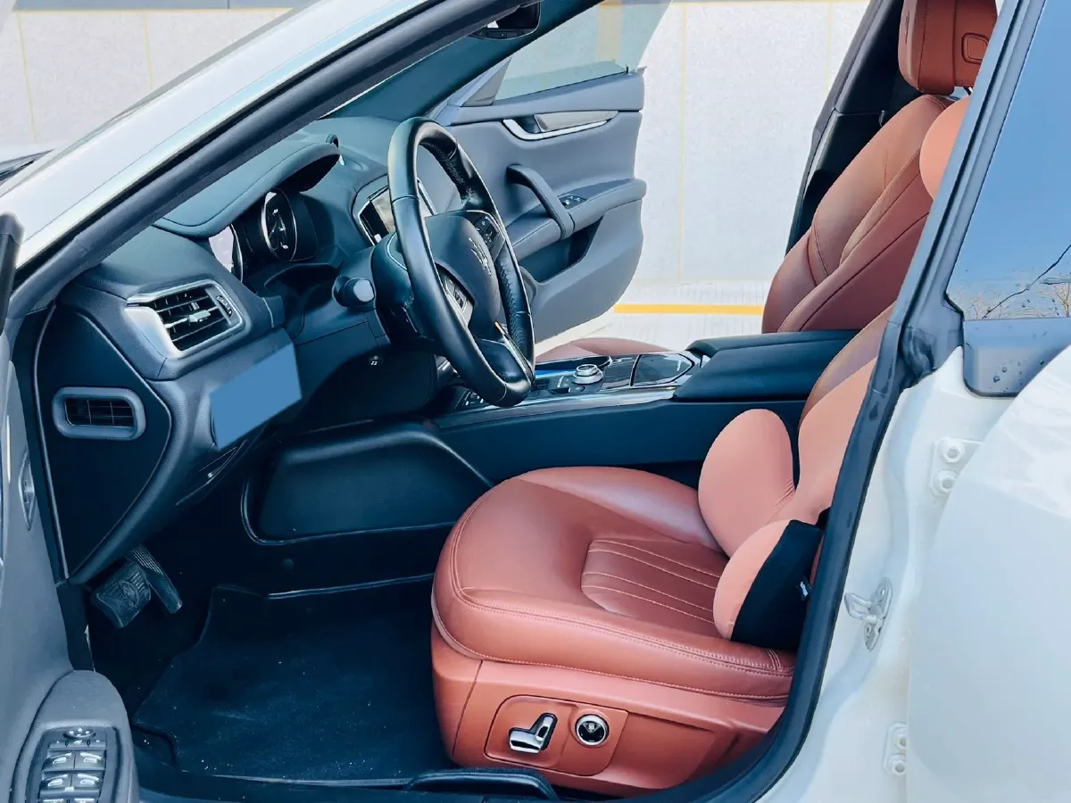 2022 Audi Q7 2.0T 245HP L4 8AT,autocango,china used car exporter,china ev exporter,chinese used car exporter,chinese used ev exporter