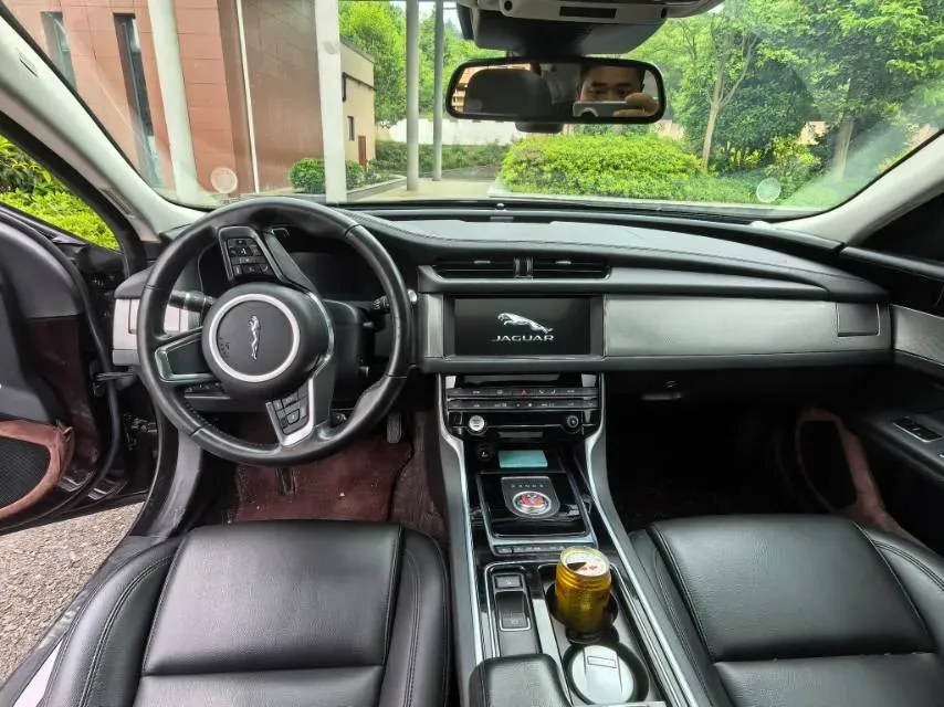 2020 Jaguar XFL 2.0T 200HP L4 8AT,autocango,china used car exporter,china ev exporter,chinese used car exporter,chinese used ev exporter