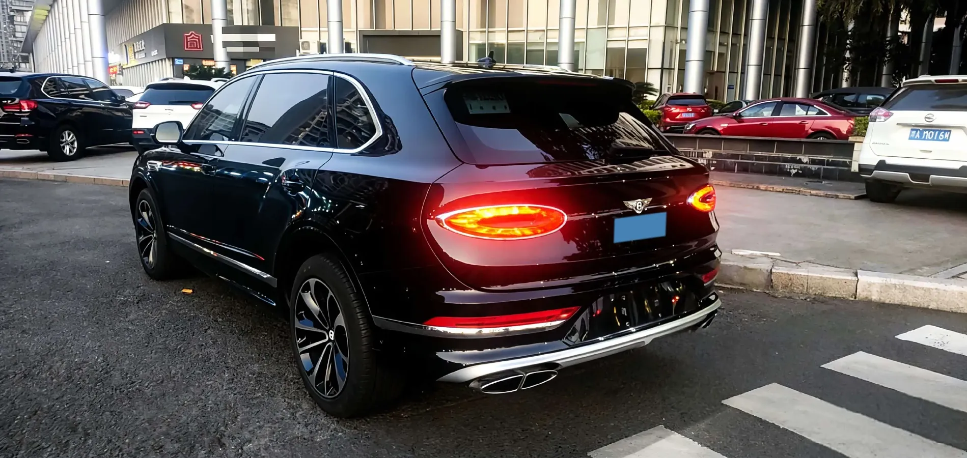 2023 Bentley Bentayga 4.0T 550HP V8 8AT,autocango,china used car exporter,china ev exporter,chinese used car exporter,chinese used ev exporter