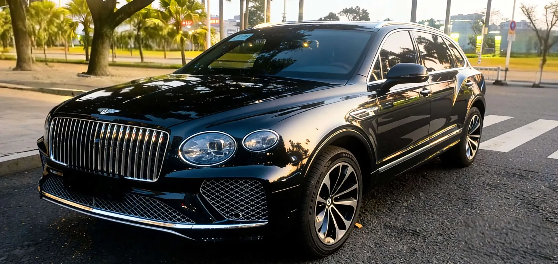 2023 Bentley Bentayga 4.0T 550HP V8 8AT,autocango,china used car exporter,china ev exporter,chinese used car exporter,chinese used ev exporter