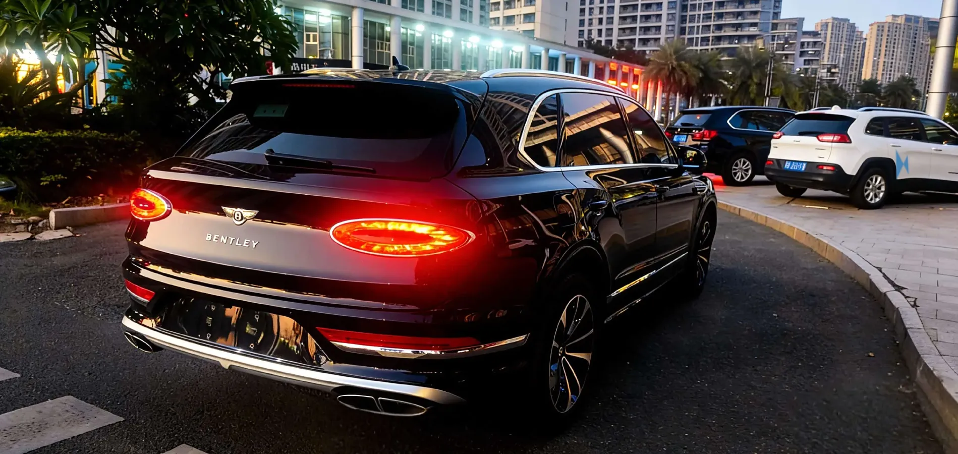 2023 Bentley Bentayga 4.0T 550HP V8 8AT,autocango,china used car exporter,china ev exporter,chinese used car exporter,chinese used ev exporter