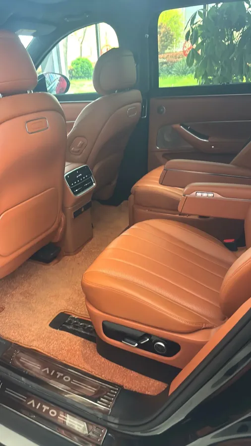 2025 AITO AITO M8 REEV 160HP REEV 53.4KWH,autocango,china used car exporter,china ev exporter,chinese used car exporter,chinese used ev exporter